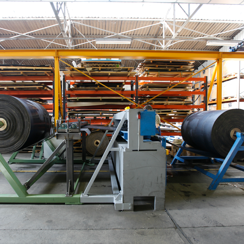 polyester ,polyamide,abrasion,animal fats,SBR/NBR black rubber, Very low elongation and medium oil resistant elevator beltJET OIL VLE,ATEX,STIF, ,JET OIL,belt,elevator belt, bucket elevator,conveyor,continuous belt, sealed belt 0.8% minimal elongation, antistatic coating made of SBR/NBR rubber, vegetal and animal medium fat resistant, 3+1 configuration for enhanced adherence and durability, anti-abrasive properties meeting ISO 4649 standards, robust textile base of polyester and polyamide, operating temperature range from -25°C to +80°C.